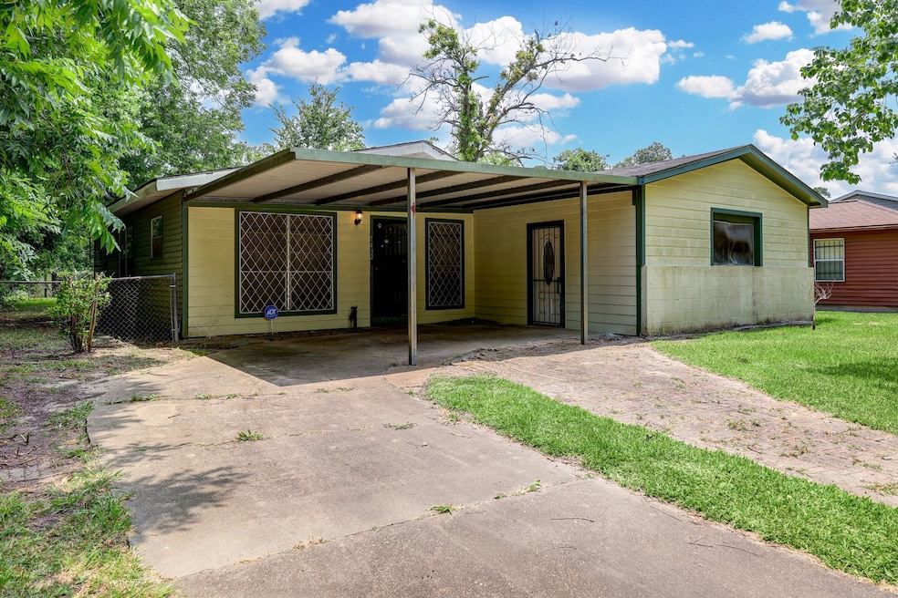 7432 Yoe St, Houston, TX 77016 - photo 1