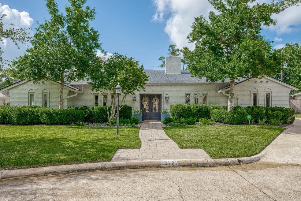 13727 Alchester Ln, Houston, TX 77079 - photo 1