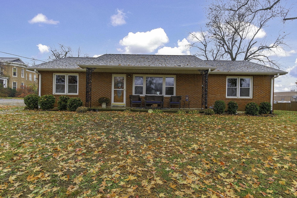 908 Randolph St, Glasgow, MO 65254 - photo 1