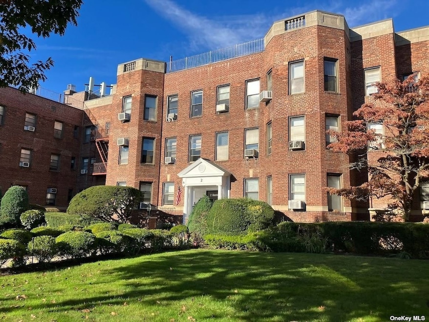 2 Herrick Dr unit 3-J, Lawrence, NY 11559 - photo 1