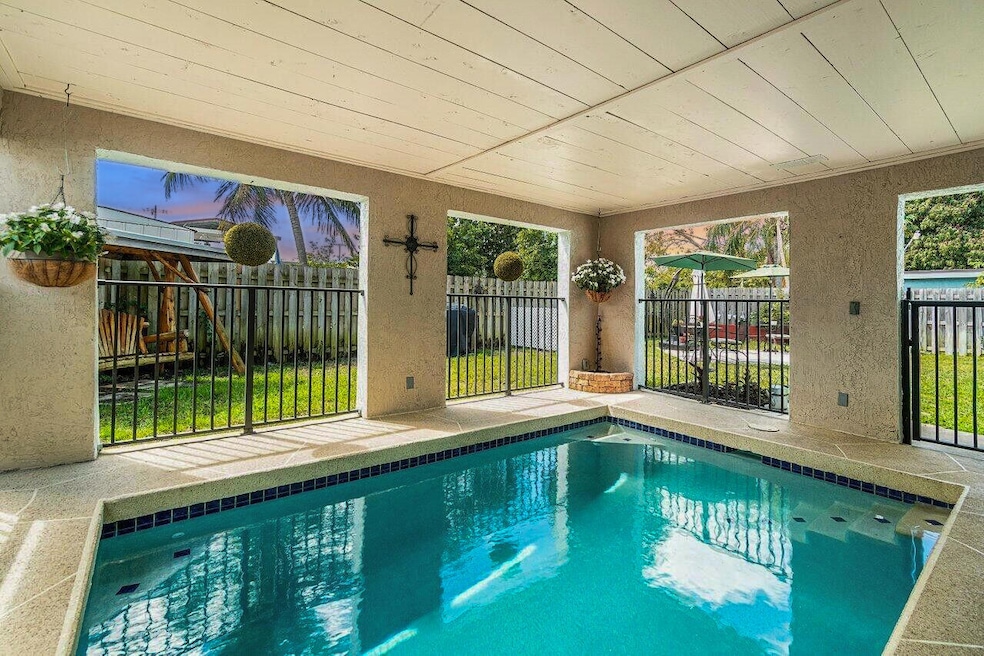 944 Hansen St, West Palm Beach, FL 33405 - photo 1