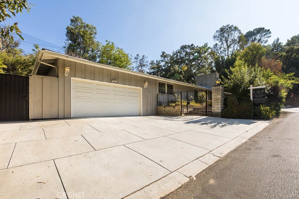 21444 Arcos Dr, Woodland Hills, CA 91364 - photo 1