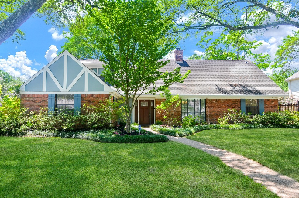 12111 Kimberley Ln, Houston, TX 77024 - photo 1