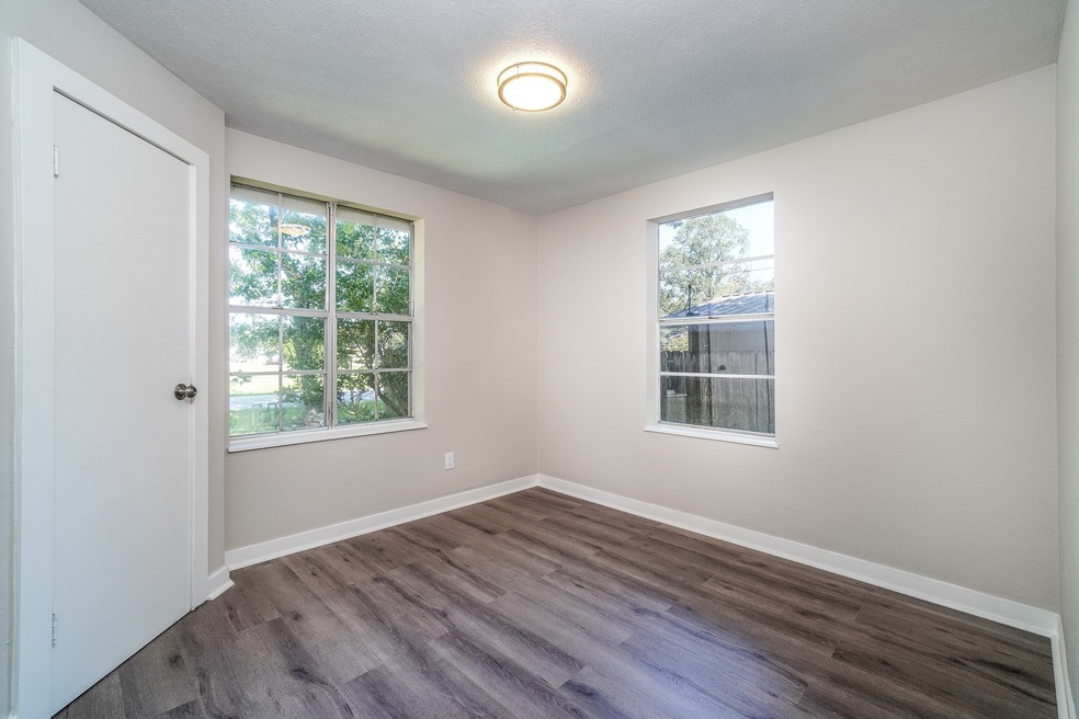 603 Malone St, Tomball, TX 77375 - photo 1