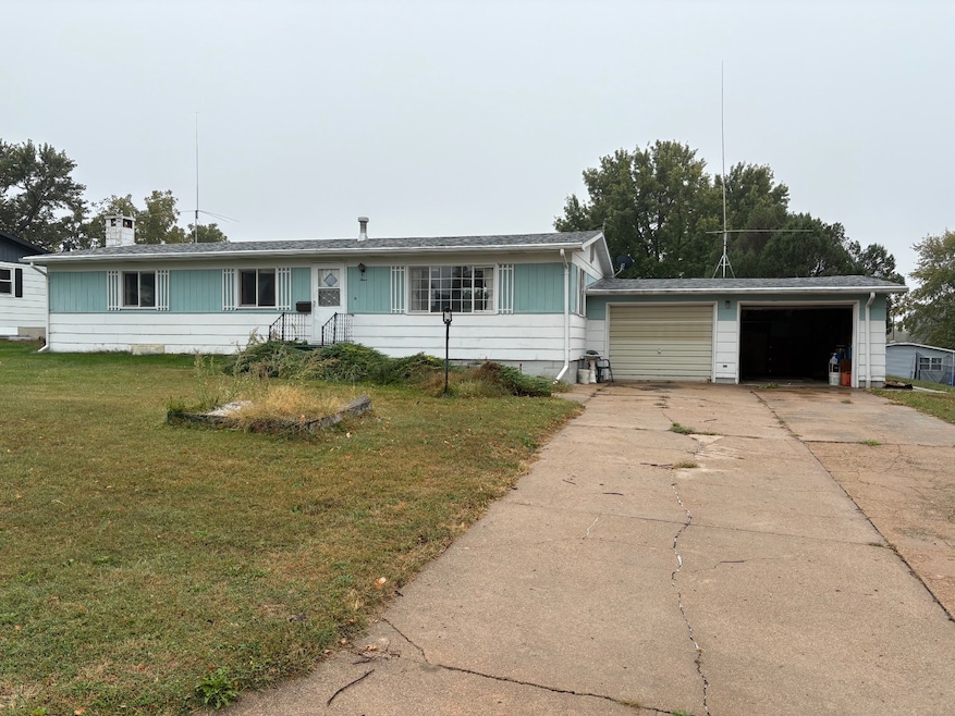 4 Oak Ridge Rd, Superior, NE 68978 - photo 1