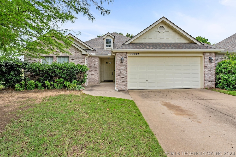 Well maintained Owasso home in desireable Baily Ra