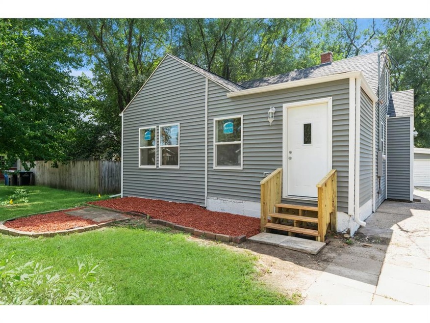 2421 Lyon St, Des Moines, IA 50317 - photo 1