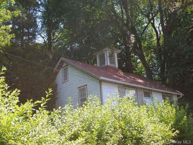 59 W Market St unit 1, Red Hook, NY 12571 - photo 1