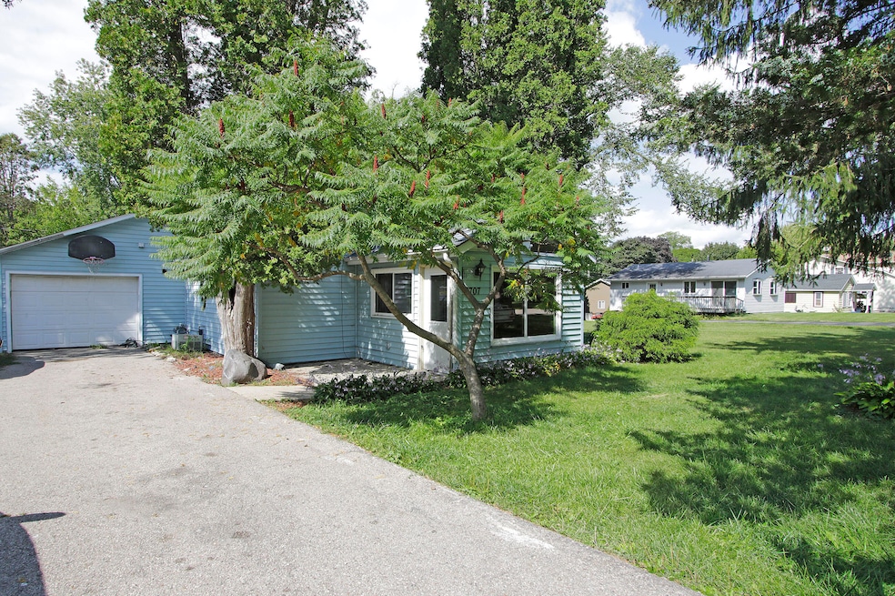 2707 Cameron 001