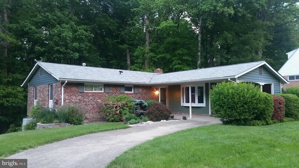 8208 Springfield Village Dr, Springfield, VA 22152 - photo 1