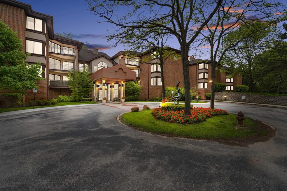 Glendale Lakes Front Exterior
