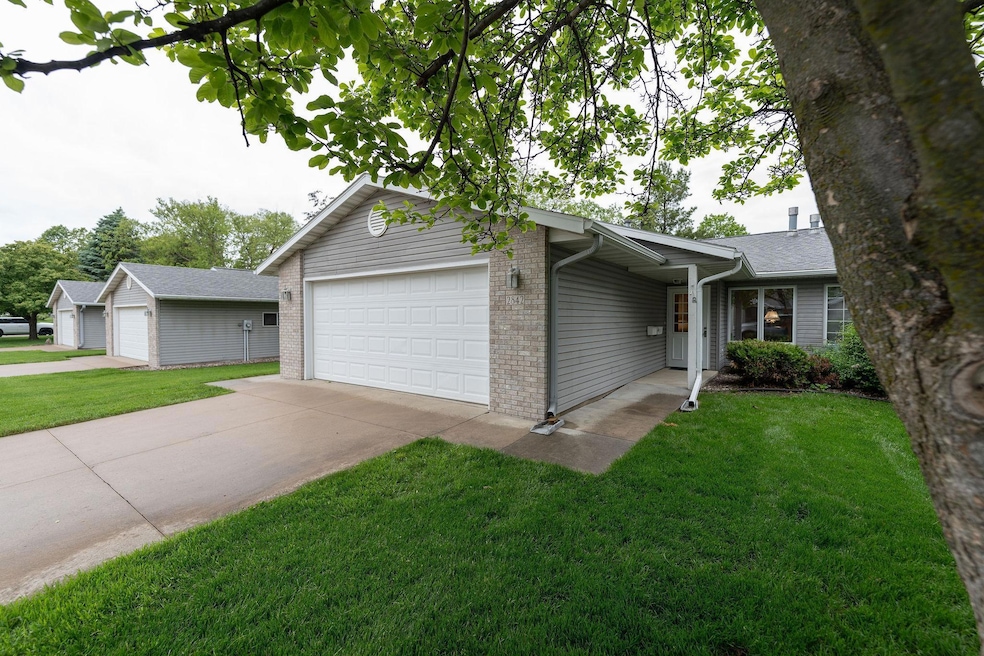 2842 19th Ave NW, Rochester, MN 55901 - photo 1