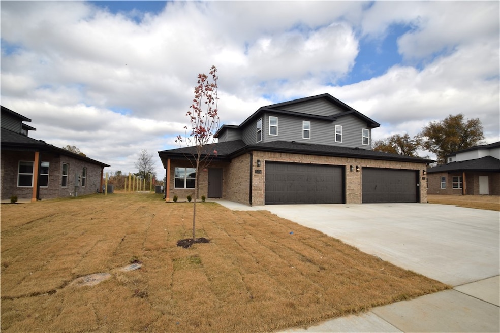 540 Cosmos St, Centerton, AR 72719 - photo 1