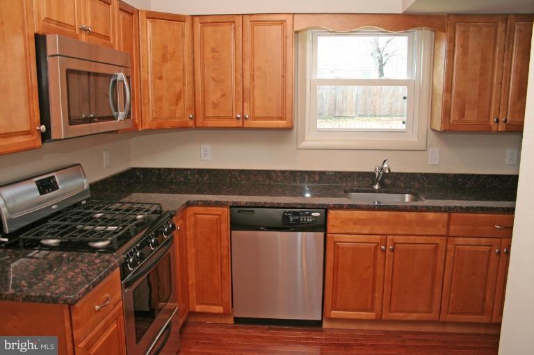 912 Portia Ct, Hyattsville, MD 20785 - photo 1