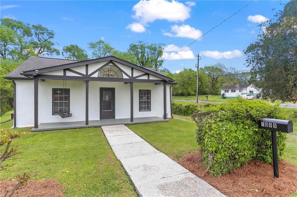 View of front of property featuring a front yard