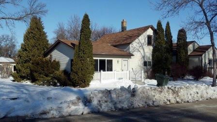 621 2nd Ave NW, Jamestown, ND 58401 - photo 1