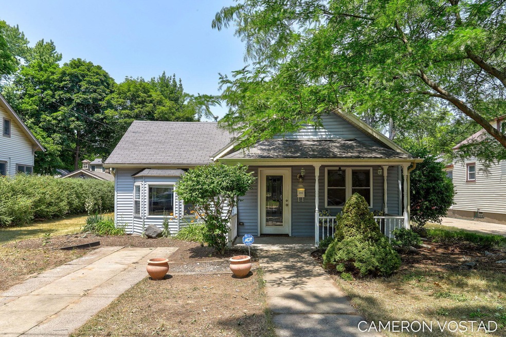 2-web-or-mls-859 Nevada St SE, Grand Rap