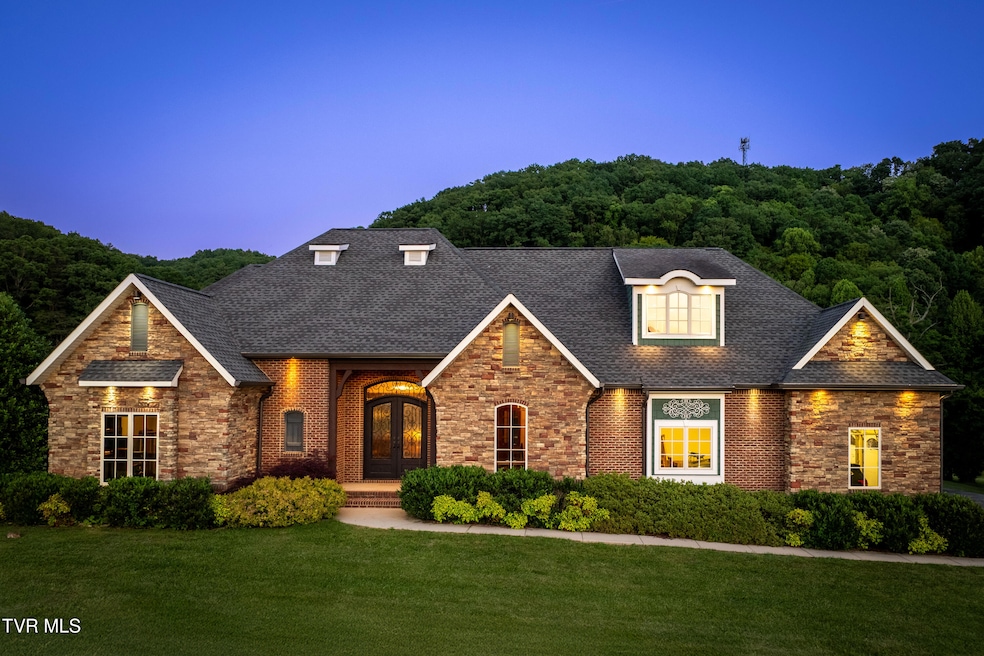 Pending $995,900