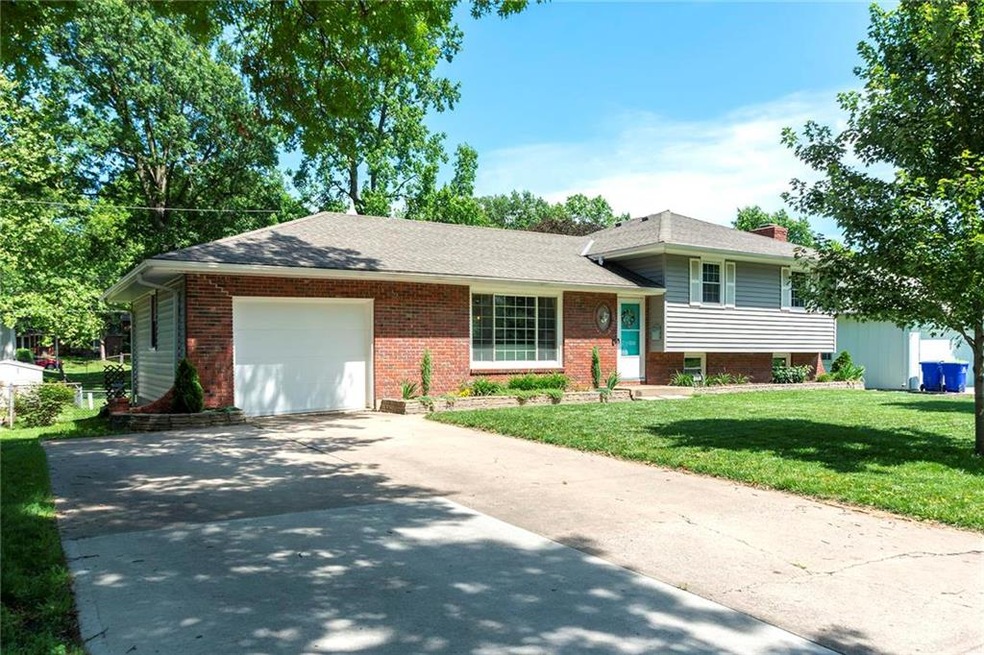 5219 Garnett St, Shawnee, KS 66203 - photo 1