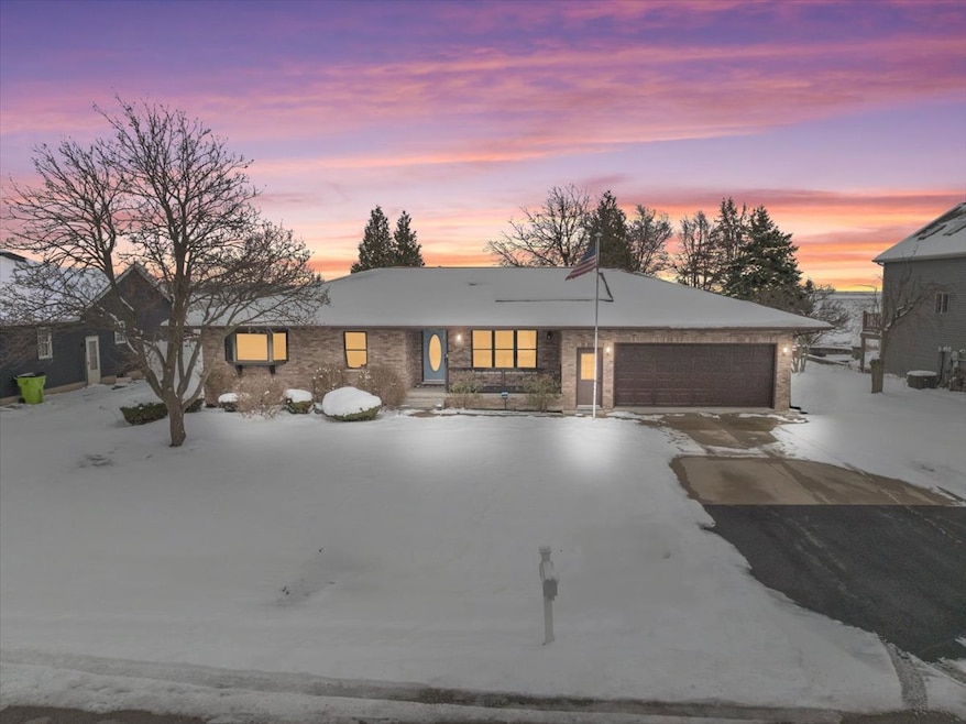 605 Morningside Dr, Chenoa, IL 61726 - photo 1