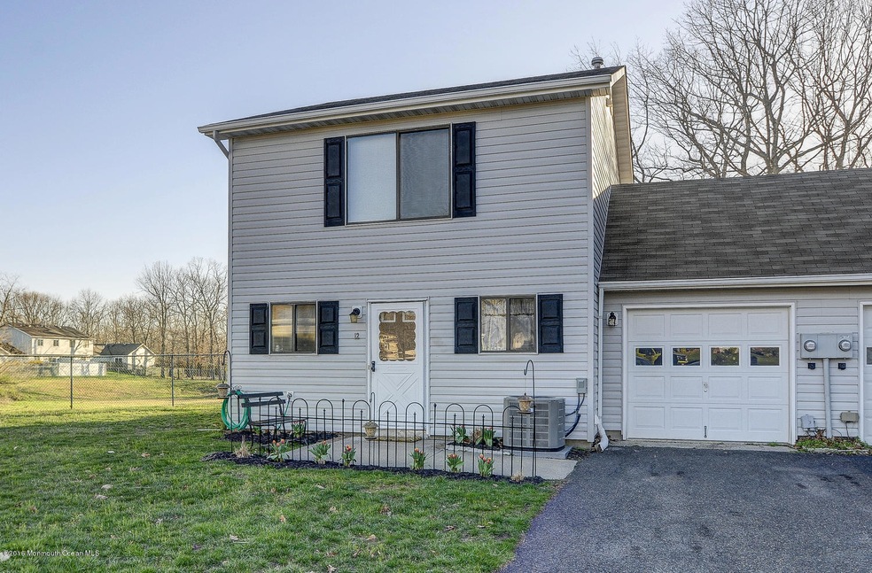 12 Colleen Ct Howell NJ 07731-large-001-