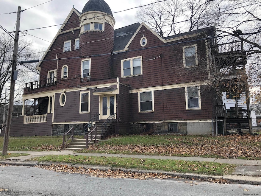129 S Lake Ave, Albany, NY 12208 - photo 1