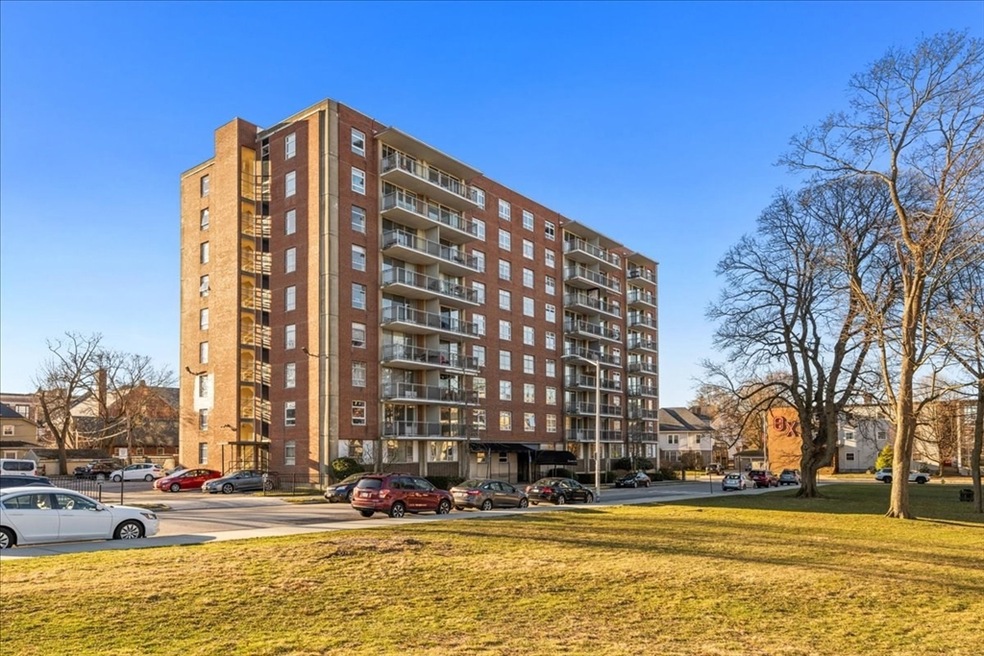 Executive House unit 401, Worcester, MA 01609 - photo 1