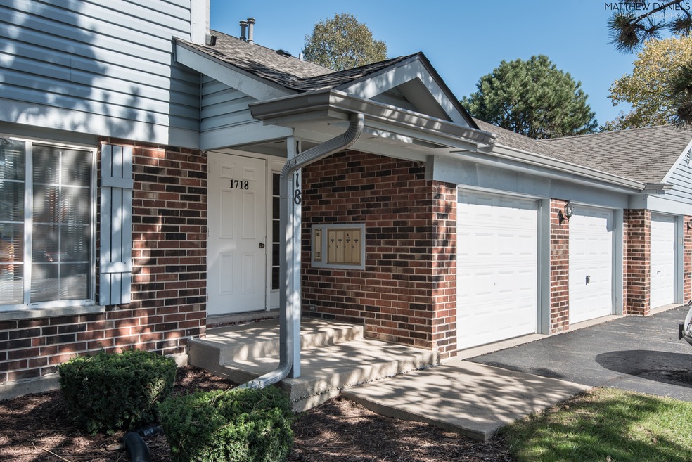 1718 Chesapeake Ln unit 6, Schaumburg, IL 60193 - photo 1