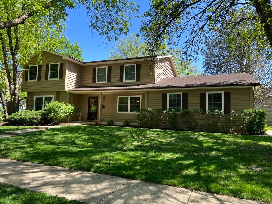 984 Kenilworth Cir, Naperville, IL 60540 - photo 1