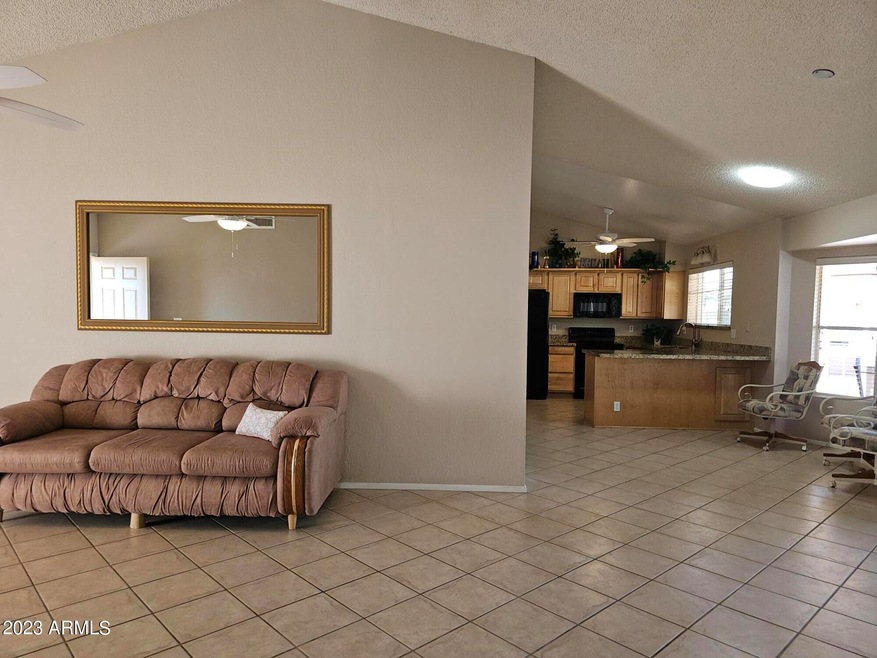 GREAT RM OPEN TO KITCHEN AREA