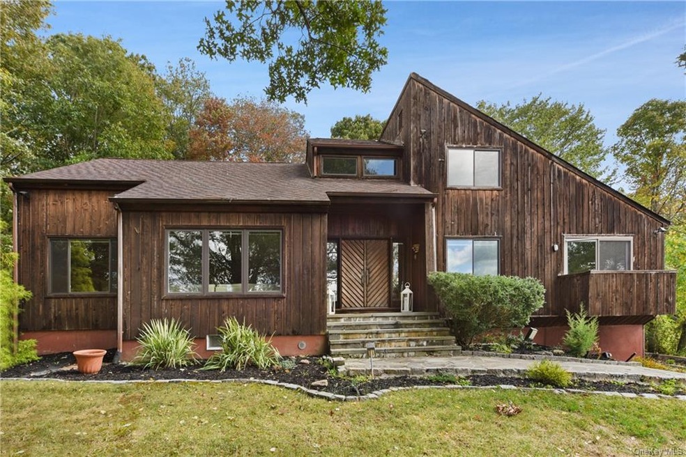 95 Deerfield Ln N, Pleasantville, NY 10570 - photo 1