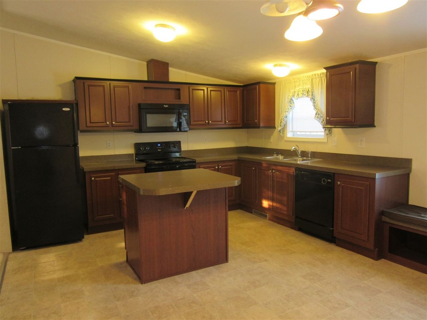 15 S Main St, Seabrook, NH 03874 - photo 1