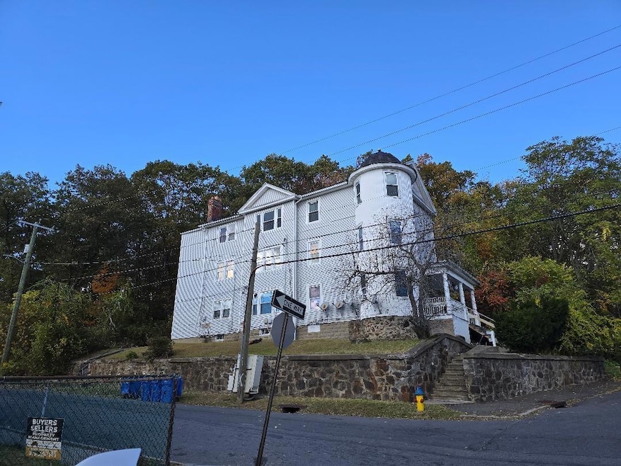 197 Chestnut Ave unit 2nd floor, Waterbury, CT 06710 - photo 1