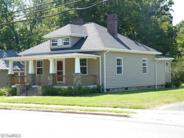 804 Barnes St, Reidsville, NC 27320 - photo 1