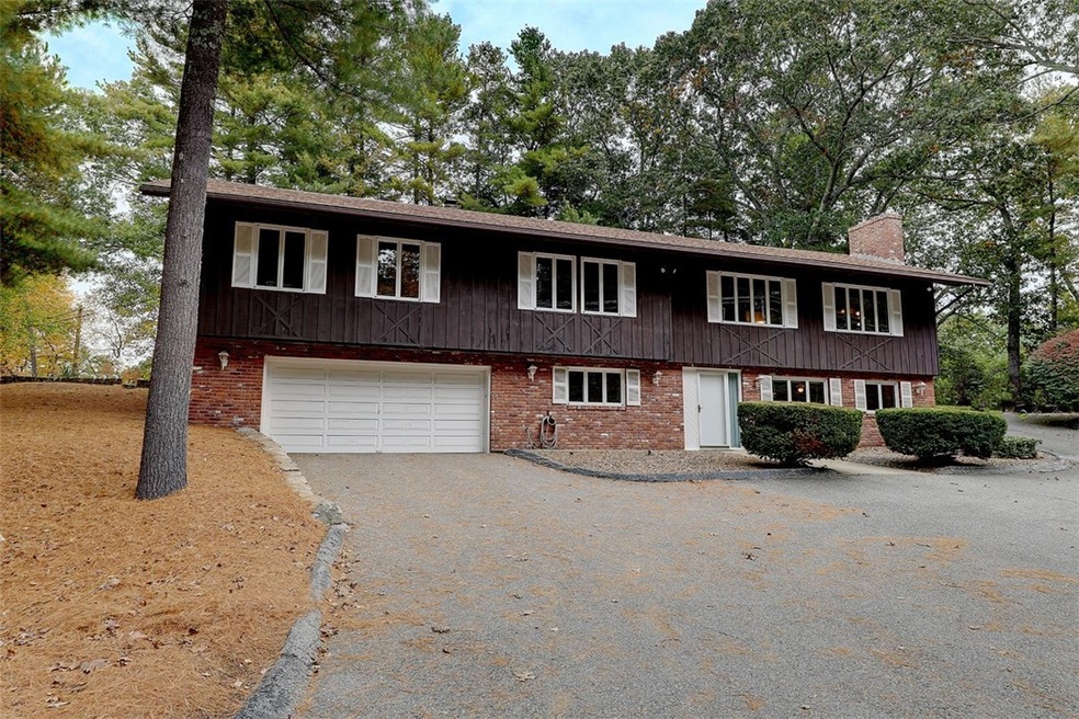 909 Greenville Ave, Greenville, RI 02828 - photo 1