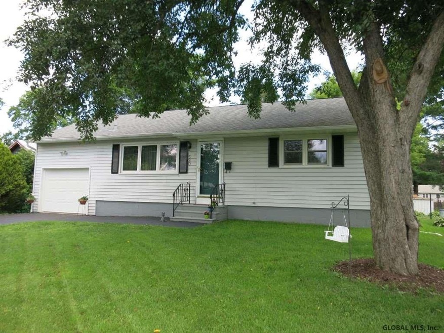 520 Walton Place, Schenectady, NY 12302 - photo 1