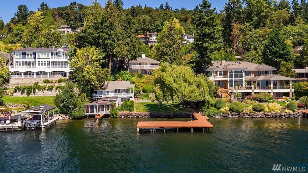 8251 W Mercer Way, Mercer Island, WA 98040 - photo 1
