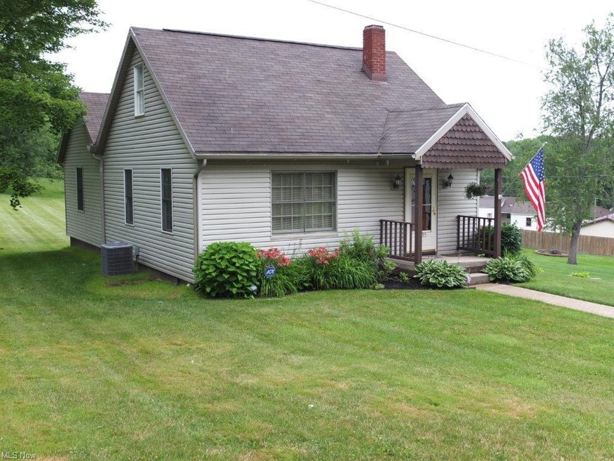 Excellent 3 bedroom, 2 full bath bungalow with 1st