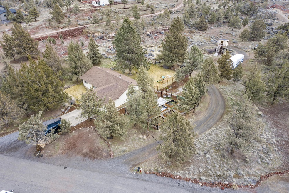 6446 NW Lynch Ln, Redmond, OR 97756 - photo 1