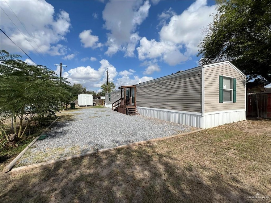 301 E Oscar Gonzalez Ave, Elsa, TX 78543 - photo 1