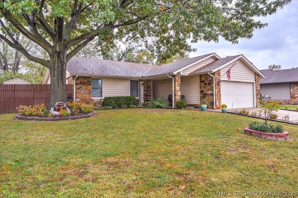 1513 W Phoenix Place, Broken Arrow, OK 74011 - photo 1