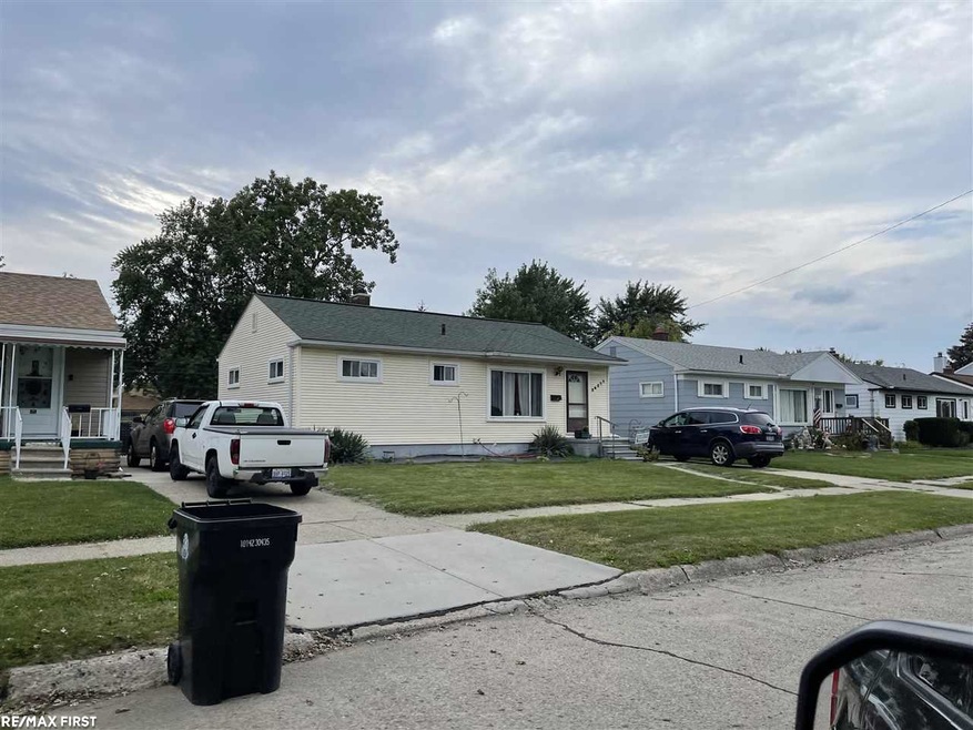 26271 Compson St, Roseville, MI 48066 - photo 1