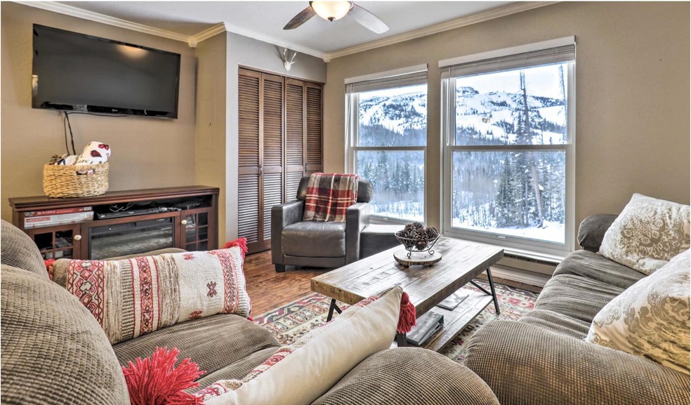 Copper Chase 120 122 livingroom