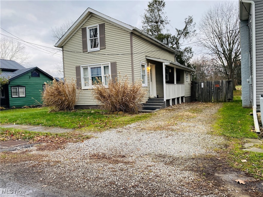 316 Locust St N, Canal Fulton, OH 44614 - photo 1