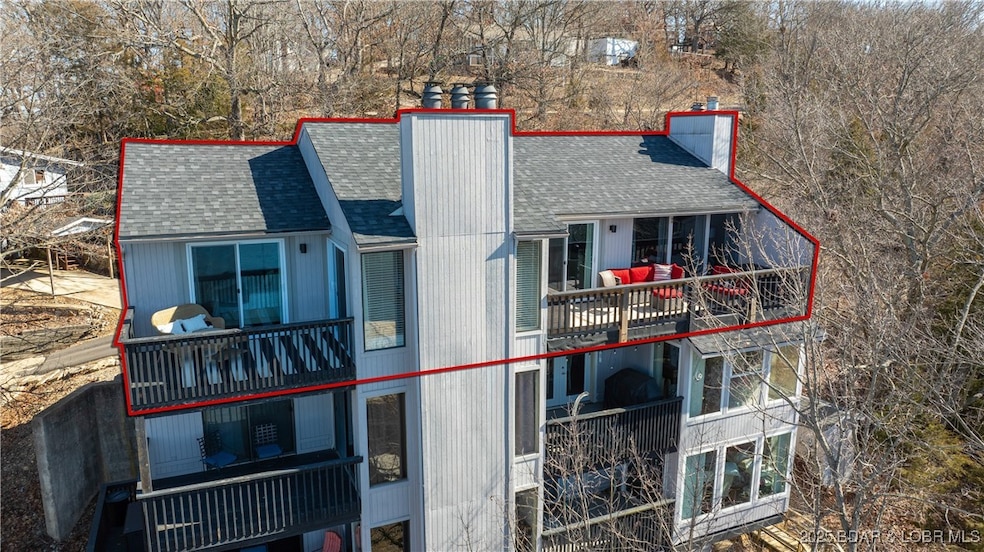 The entire TOP floor with vaulted ceilings