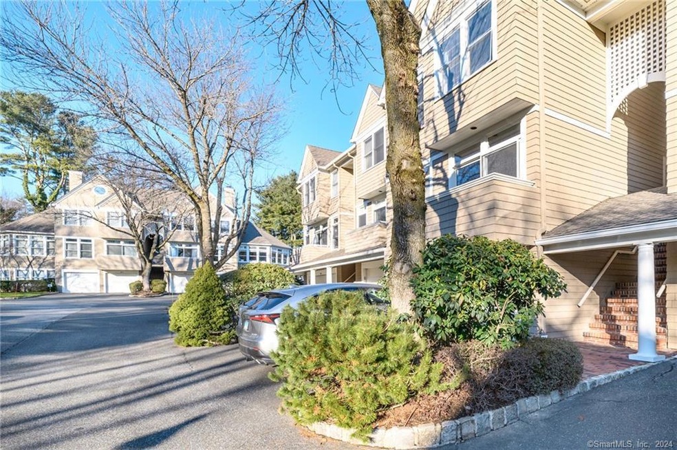 932 S Pine Creek Rd, Fairfield, CT 06824 - photo 1