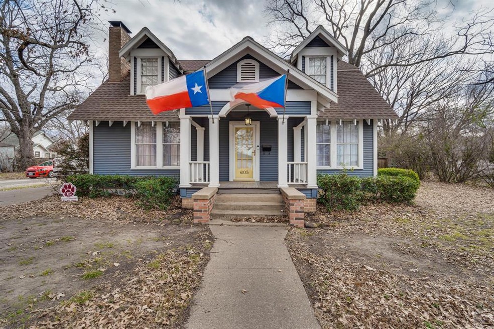 605 W Tyler St, Ennis, TX 75119 - photo 1