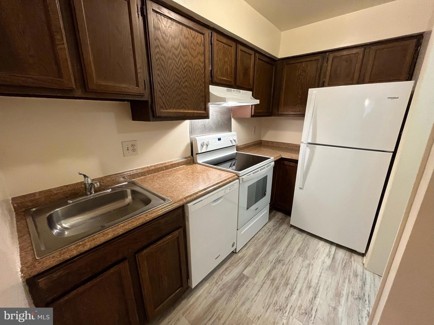 9751 Hagel Cir unit 50/E, Lorton, VA 22079 - photo 1