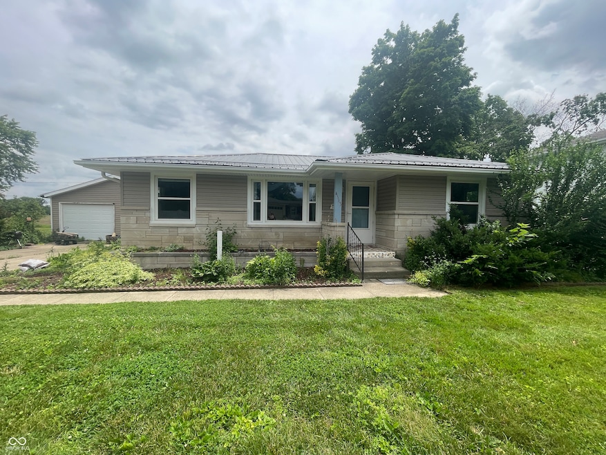 4363 Roosevelt St, Columbus, IN 47201 - photo 1