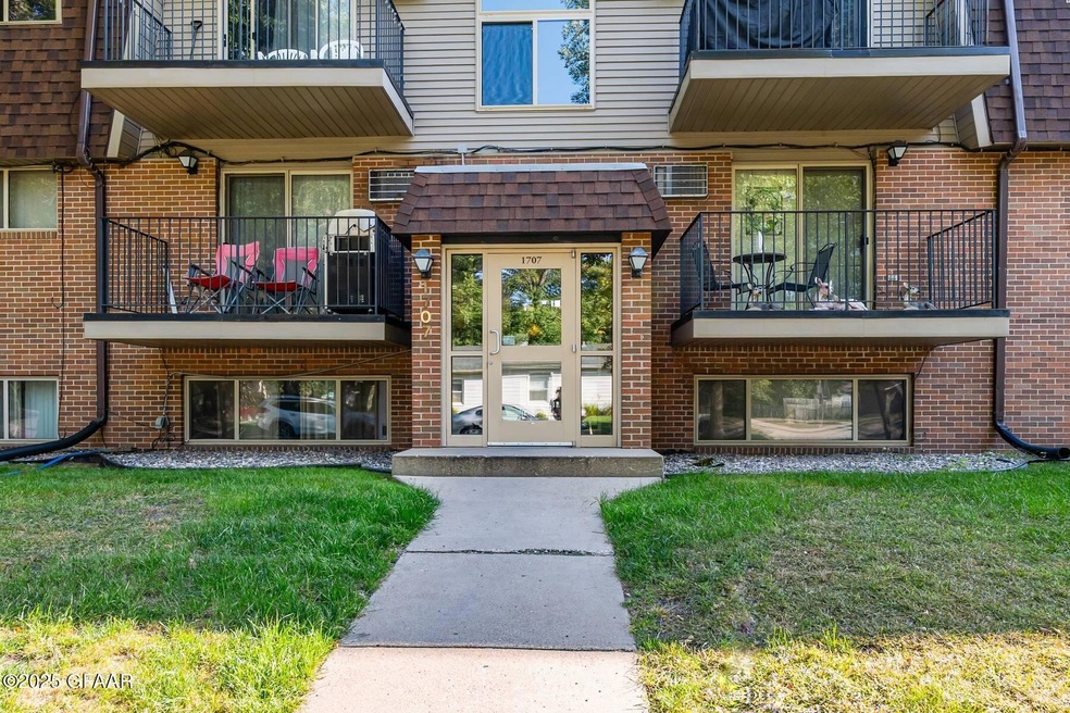 1707 21st Ave S unit 211, Grand Forks, ND 58201 - photo 1